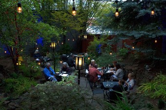 outdoor garden dining in Ashland, Oregon